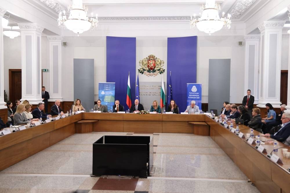  Министър-председателят Росен Желязков при откриването на полемика на тематика 